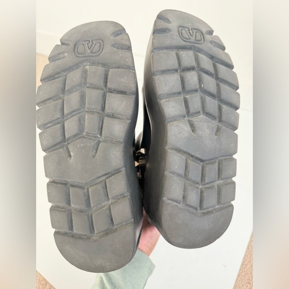 Valentino Garavani Black Leather V logo uniqueform calfskin ankle boots EU 37.5 - Picture 12 of 13